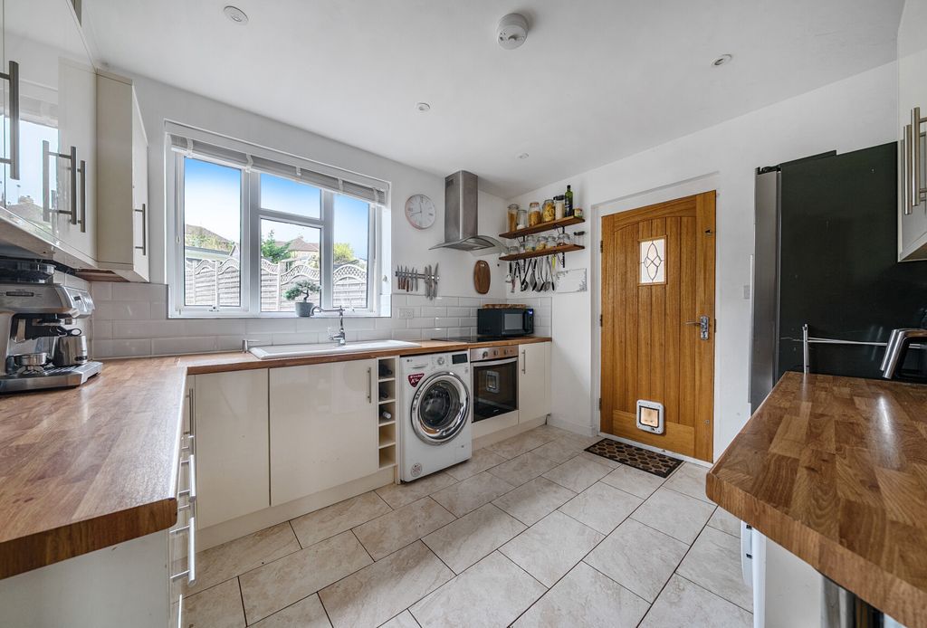 Property photo 3 of 16 Kitchen