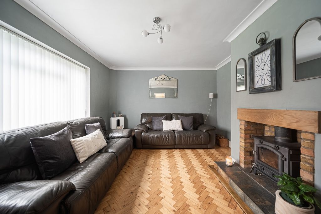 Property photo 3 of 17 4792904