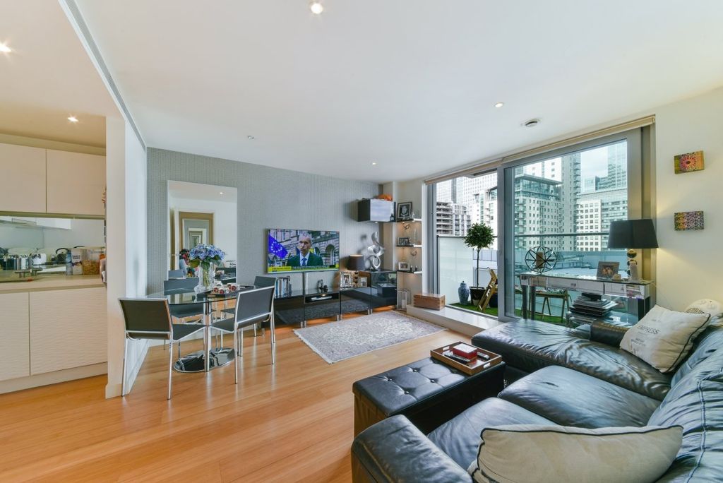 Property photo 2 of 11 Pan Pen - East Tower