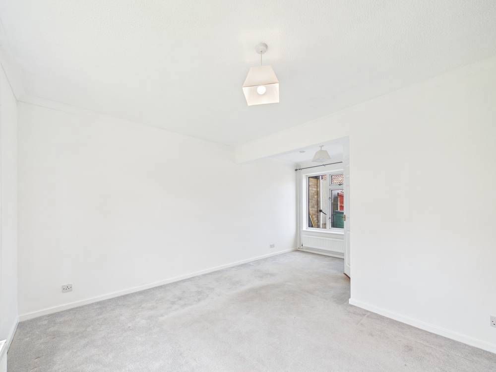 Property photo 3 of 11 Giraffe360-Still006