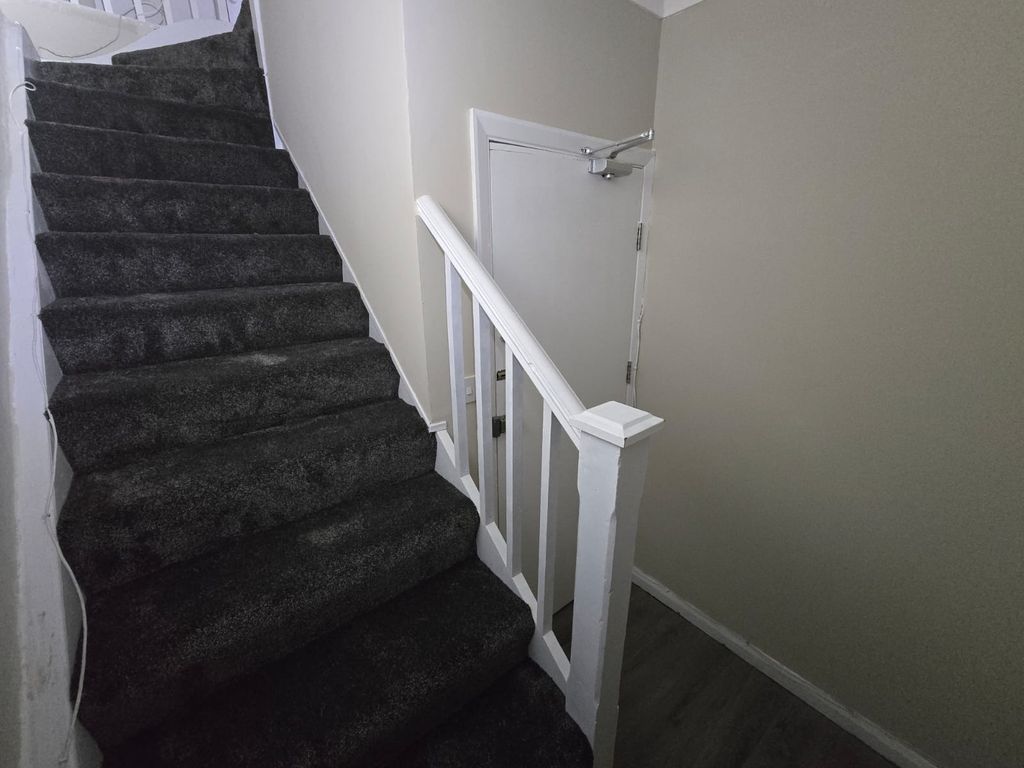 Property photo 2 of 31