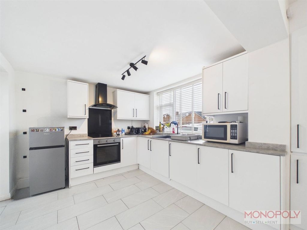 Property photo 3 of 18 Cam03815G0-Pr0416-Still012.Jpg