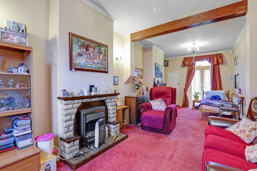 Property photo 3 of 12 06-11c6Jhhgll - 11 Alderton Road - 16-Small