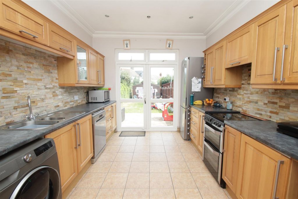 Property photo 2 of 18 Kitchen