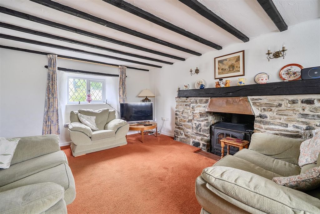 Property photo 3 of 21 Sitting Room