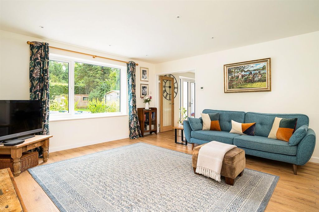 Property photo 3 of 21 Sitting Room