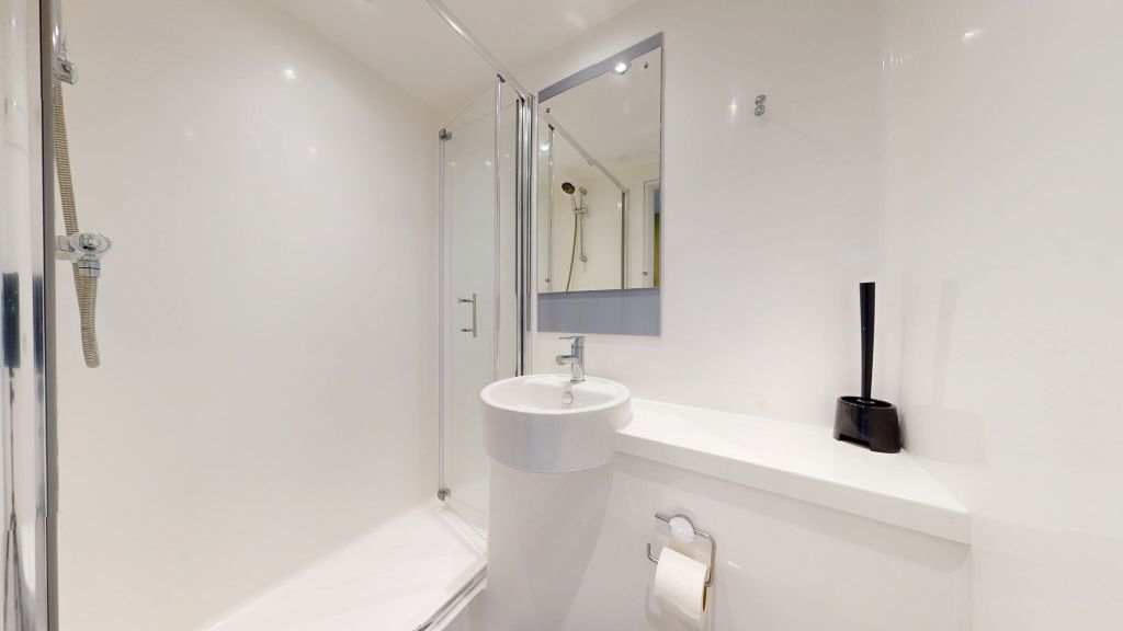 Property photo 2 of 16 Bathroom