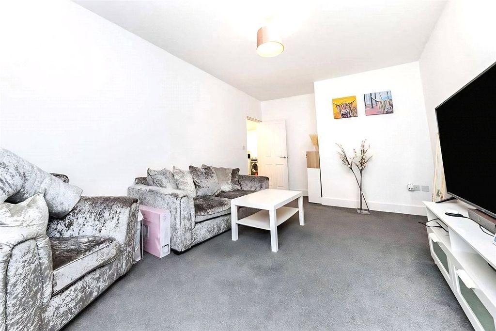 Property photo 3 of 8 Picture No. 05