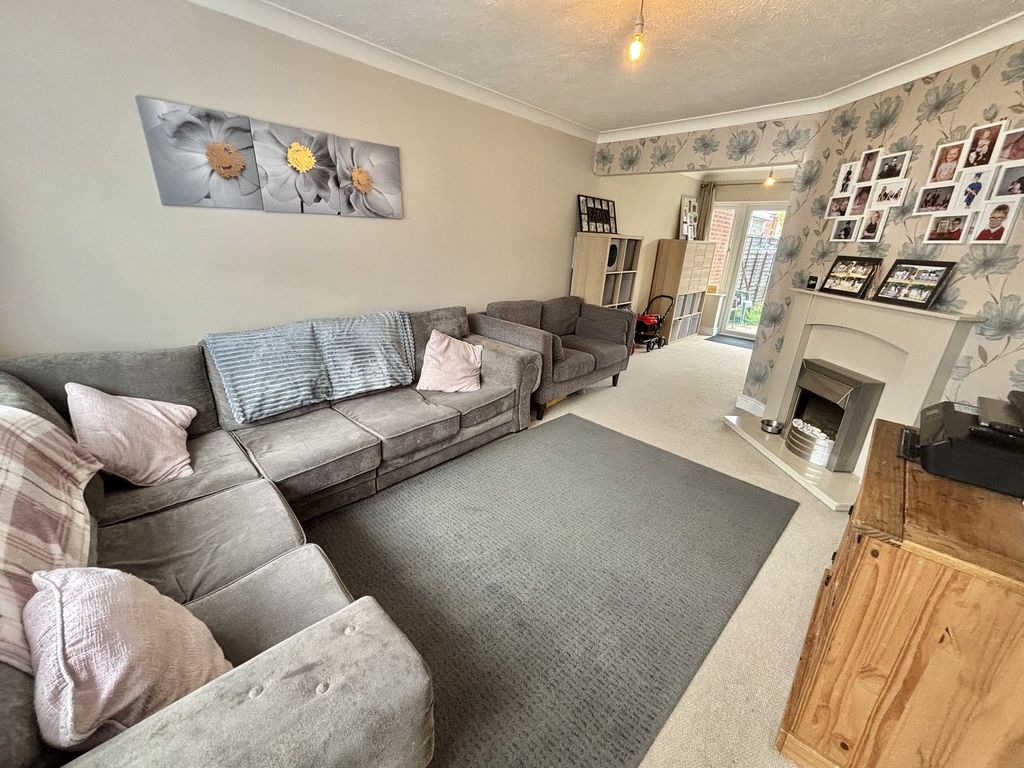 Property photo 2 of 14 Lounge