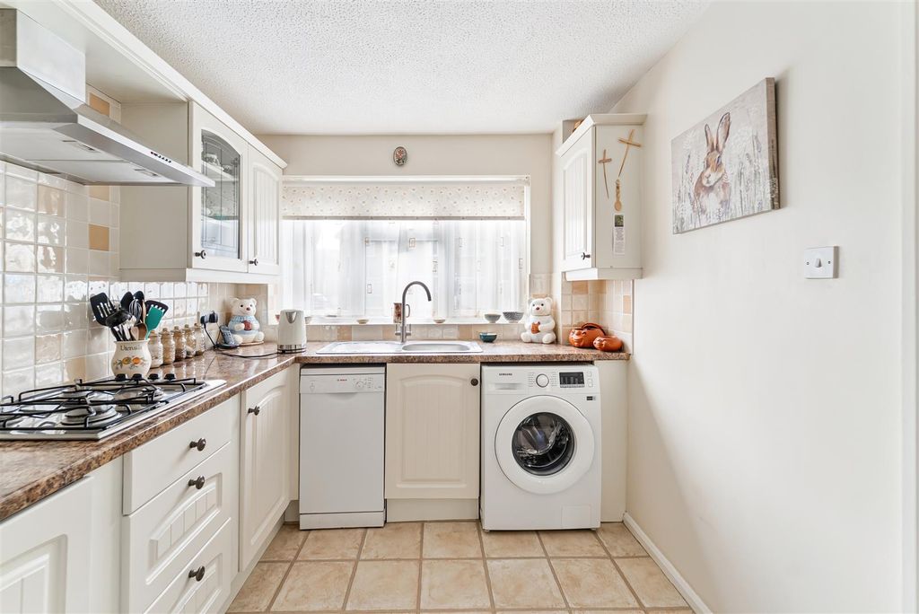 Property photo 3 of 16 Kitchen