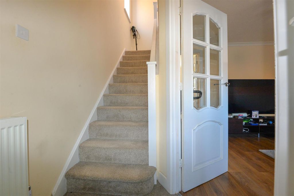 Property photo 2 of 14 Hall 1.Jpg