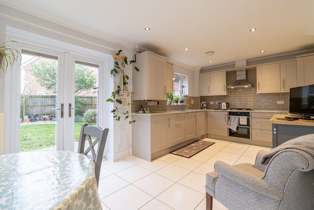Property photo 3 of 27 3940447