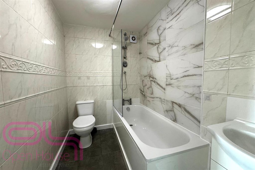 Property photo 3 of 8 Bathroom1.Jpg