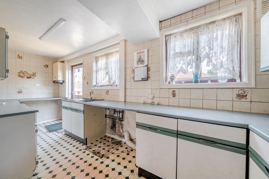 Property photo 3 of 16 1499613-2-6A68800...