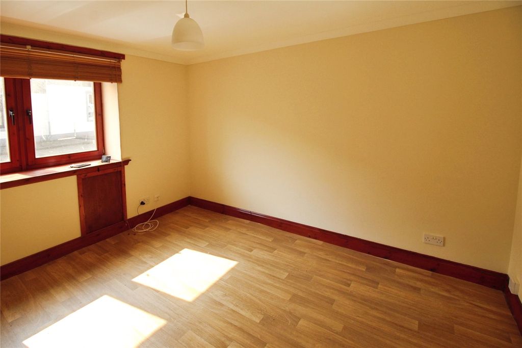 Property photo 2 of 8 Picture No. 16
