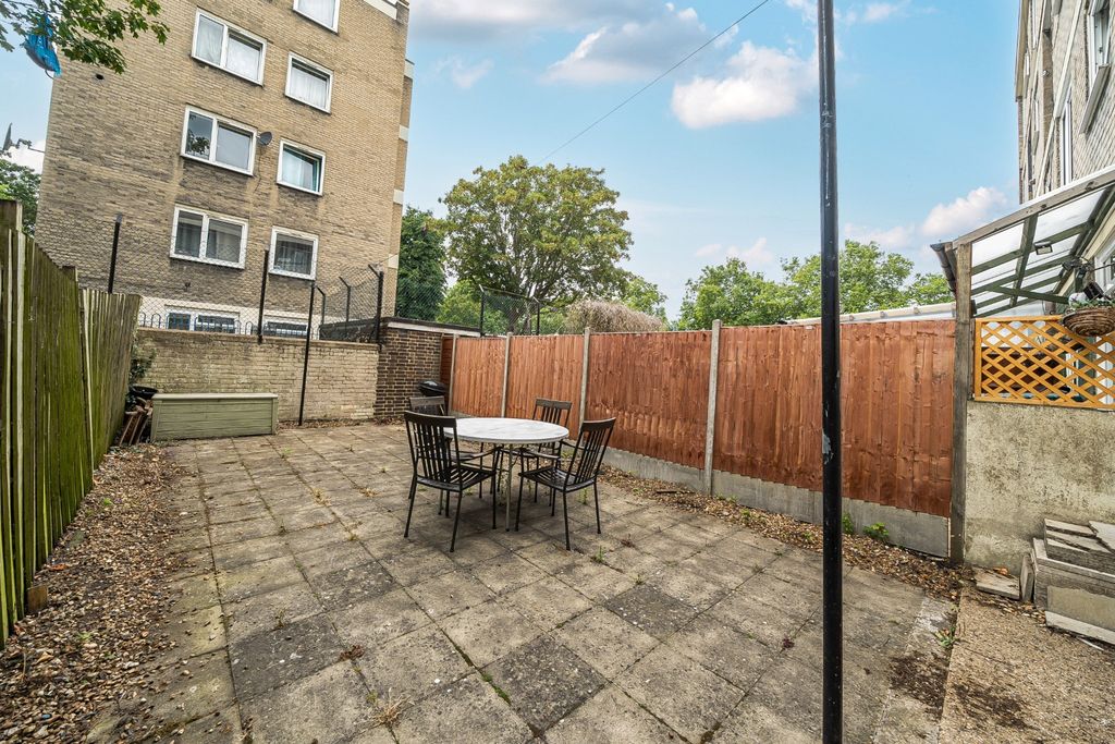 Property photo 2 of 13 4395483