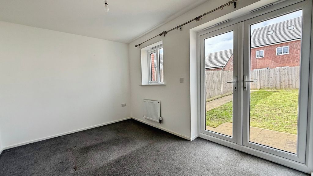 Property photo 3 of 13 Lounge