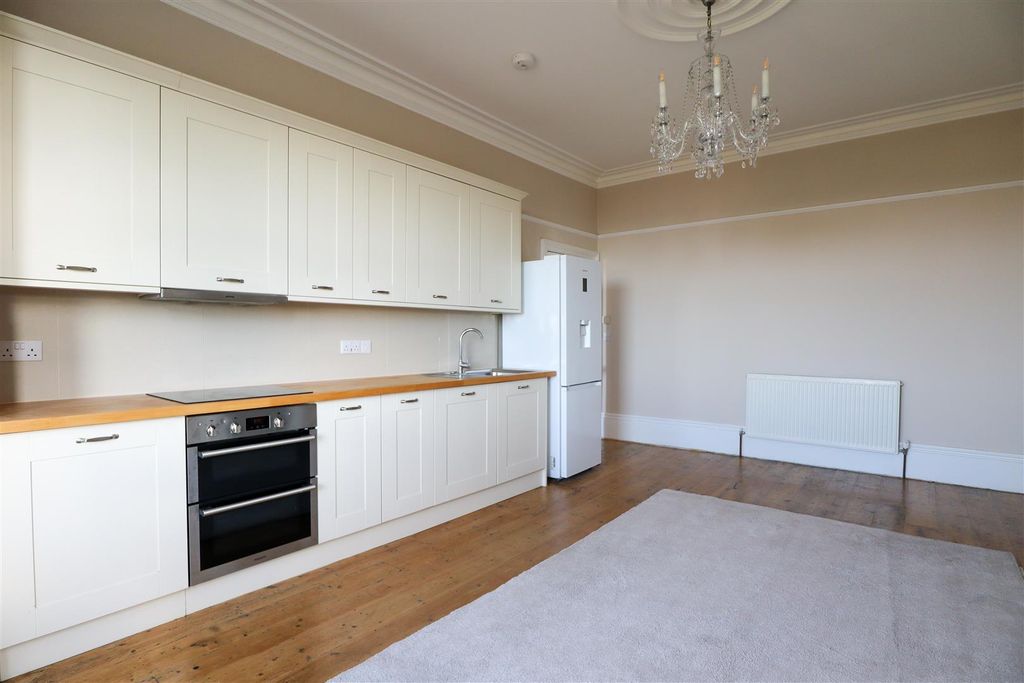 Property photo 3 of 10 Kitchen/Living Room