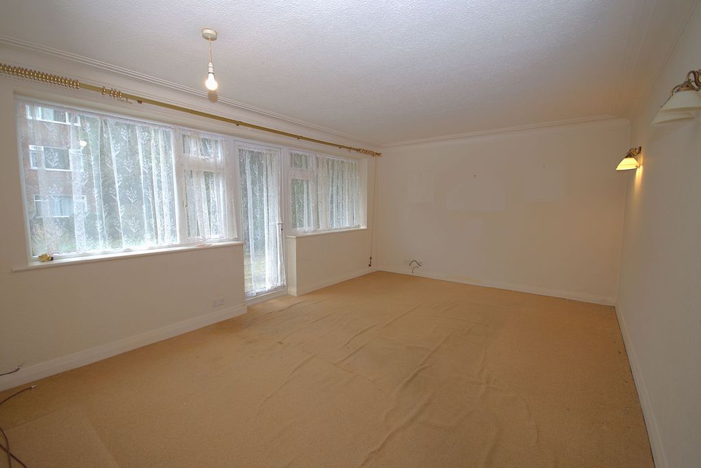 Additional image 4 of 2 bed flat for salePrestbury Road, Macclesfield SK10