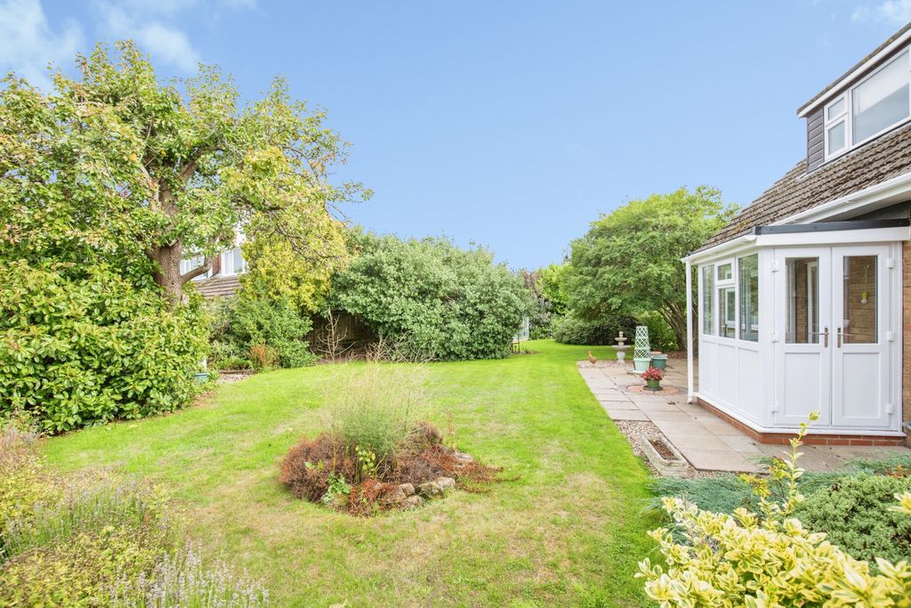 Property photo 2 of 31 Cbe2F7B7-Mw26-2784