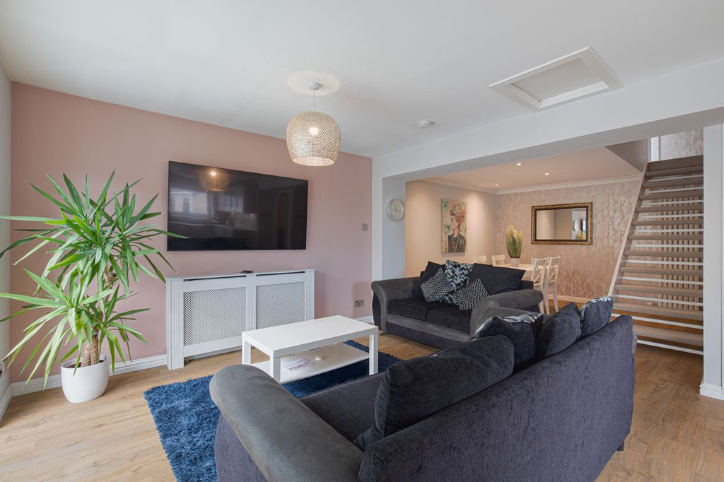 Property photo 1 of 16 Living1