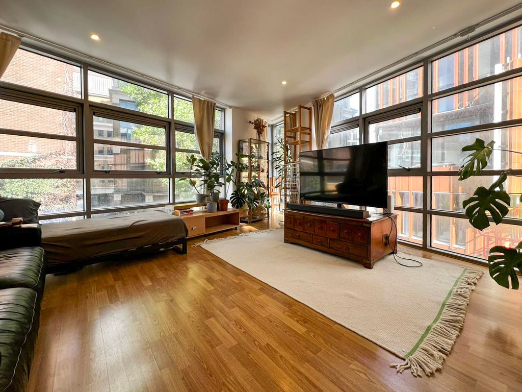 Property photo 3 of 10 Lounge New