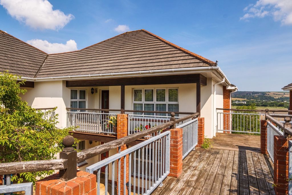 Property photo 1 of 23 2-6A61F9d5d9Cff-1495596-19F8Eb4c606E6-2-2-1