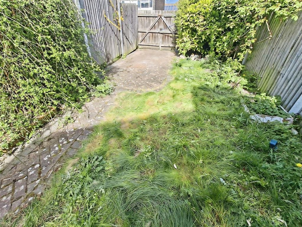 Property photo 2 of 24 Garden And Off Road Parking