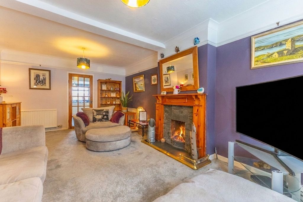Property photo 2 of 25