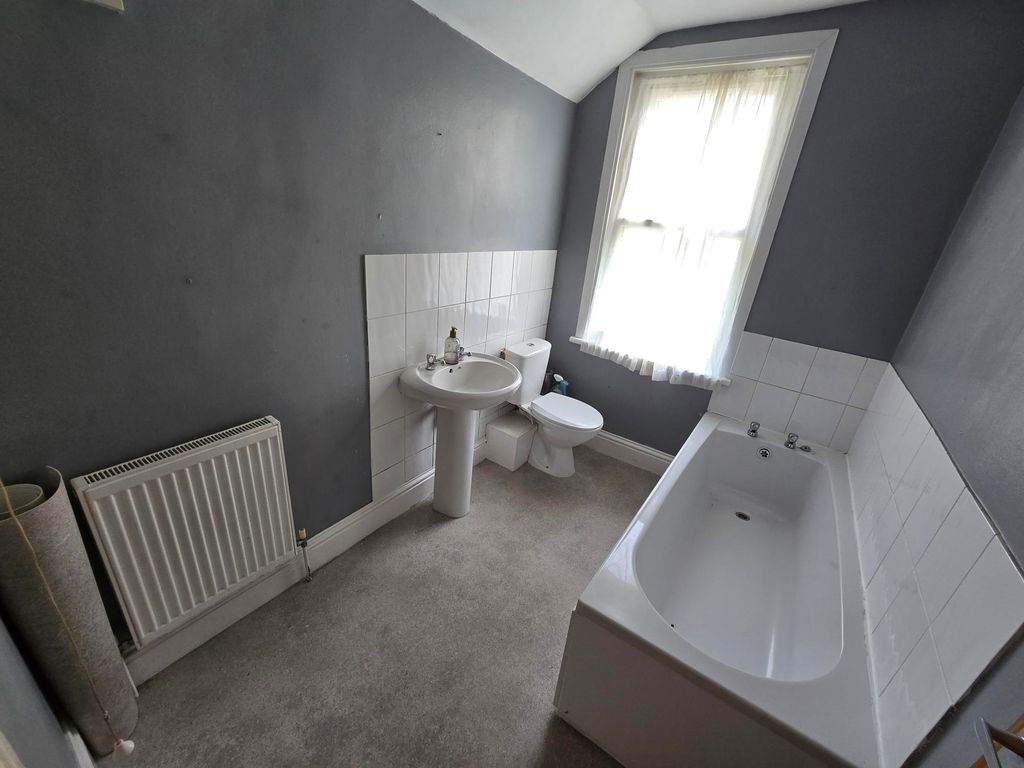 Property photo 3 of 6