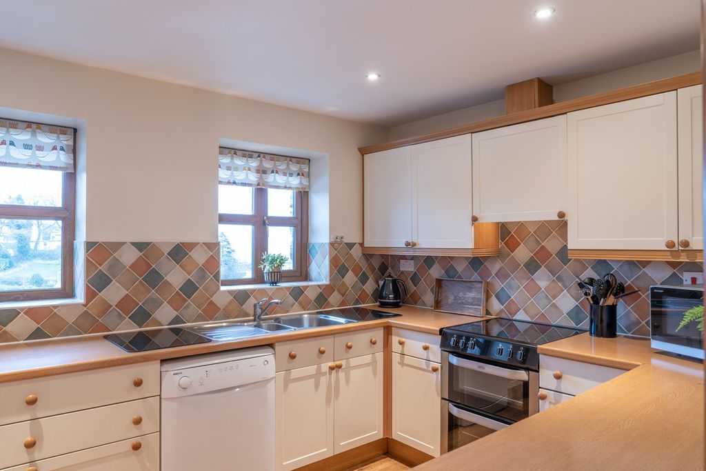 Property photo 2 of 33