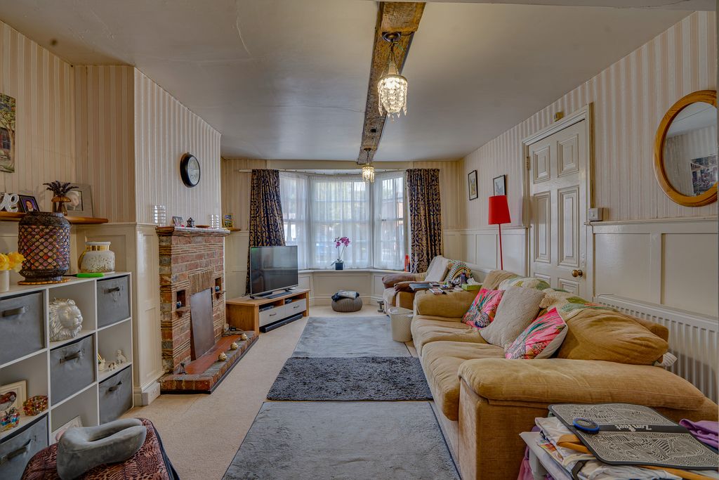 Property photo 3 of 19