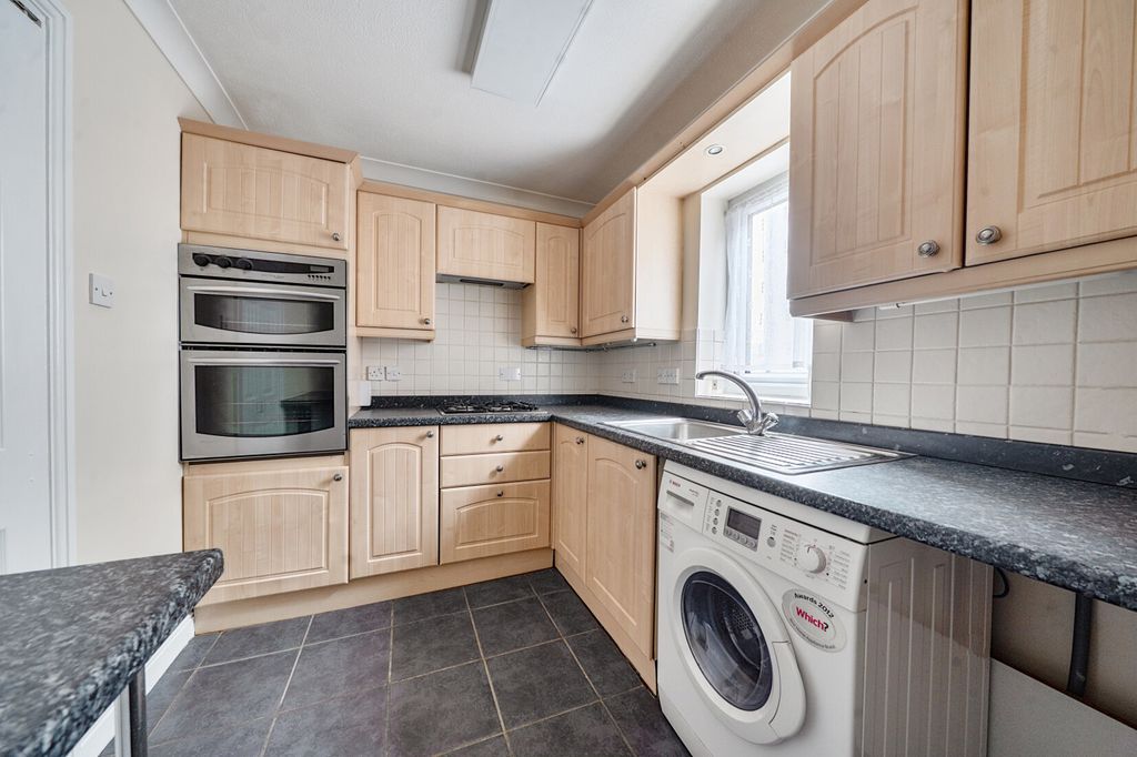 Property photo 3 of 17 Kitchen