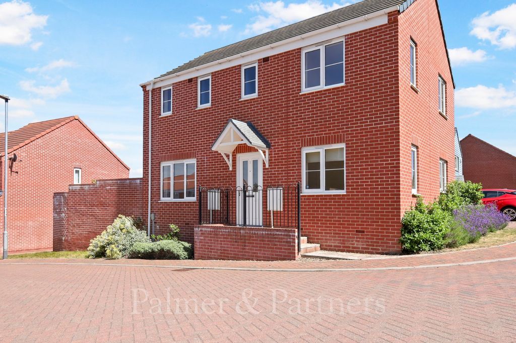 Property photo 1 of 17 External