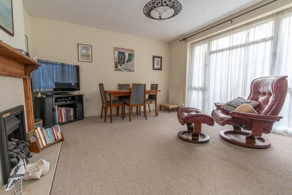 Property photo 3 of 19