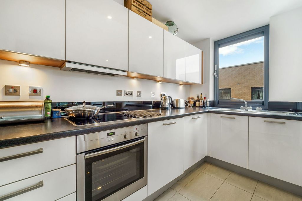 Property photo 3 of 12