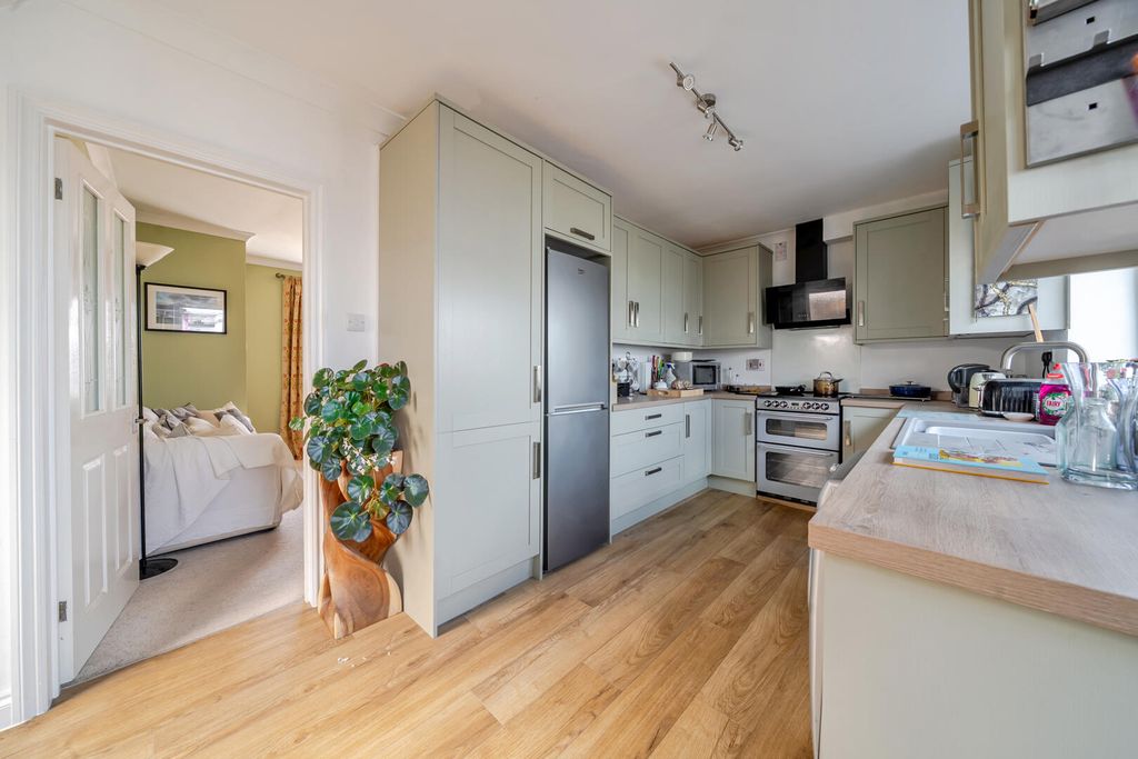 Property photo 3 of 14 Kitchen