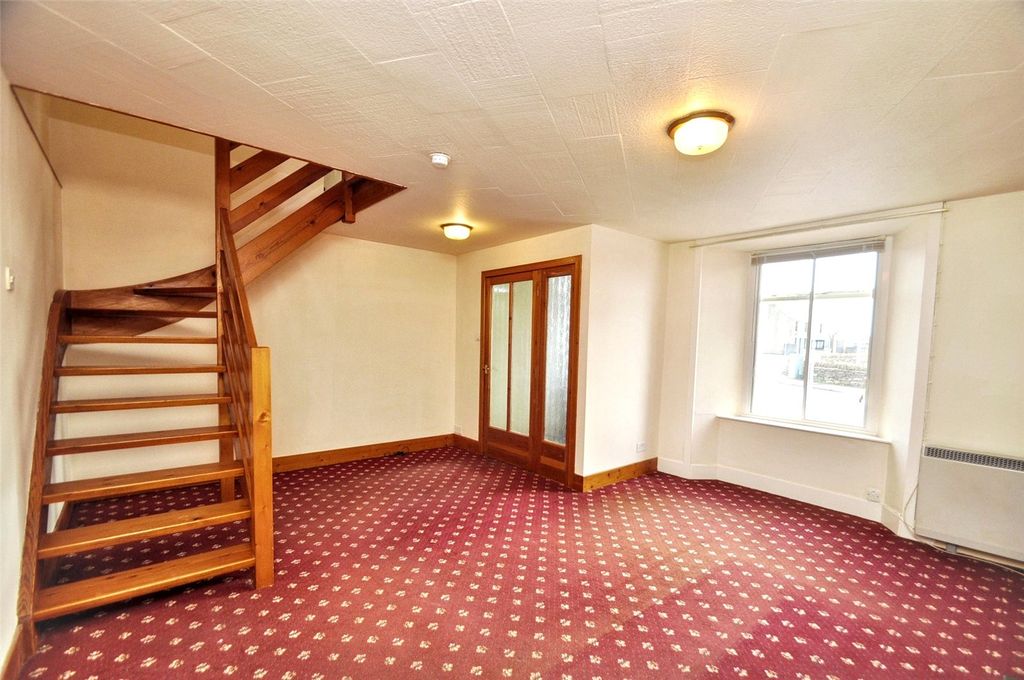 Property photo 3 of 25 Living Room (2)