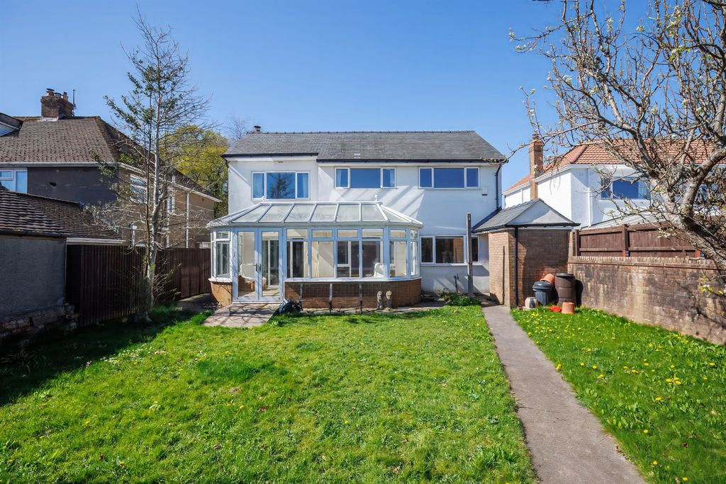 Property photo 2 of 32