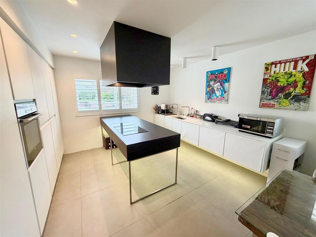 Property photo 2 of 18