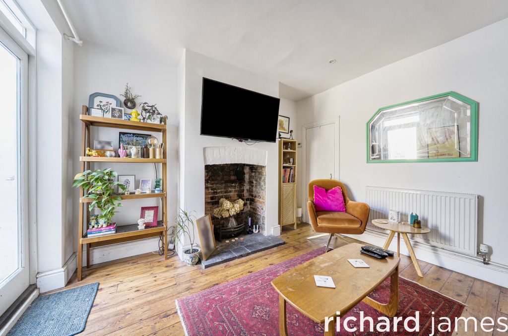 Property photo 2 of 12 7B5300F48Fa84F0485E43428F54024A7