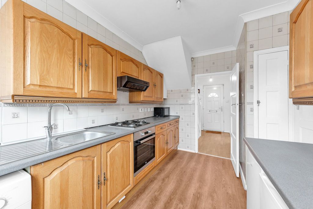 Property photo 2 of 18