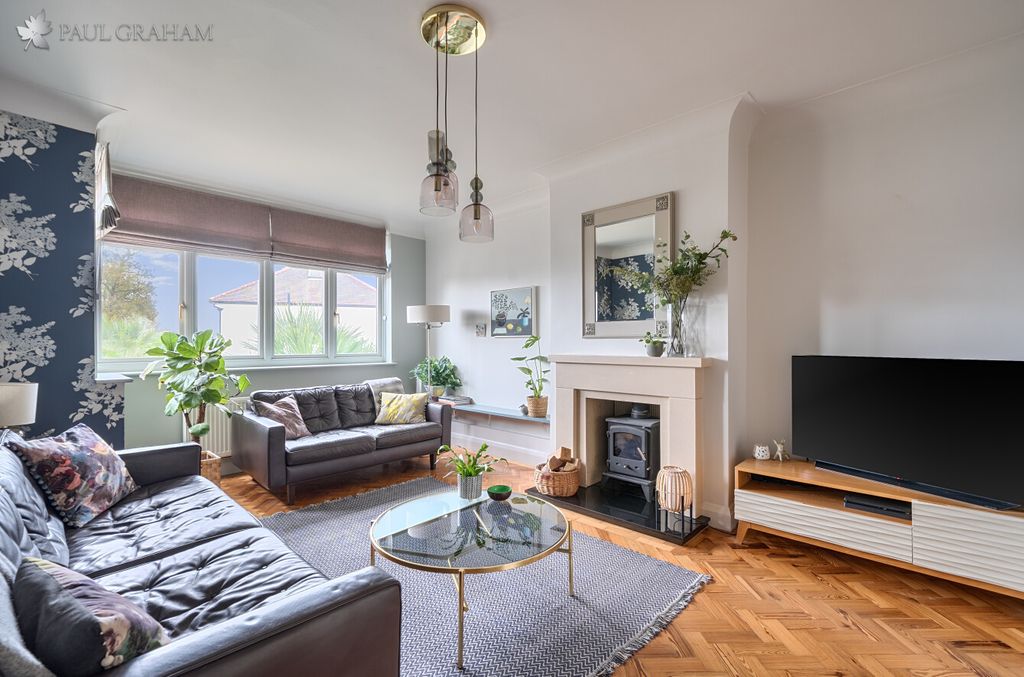 Property photo 2 of 24 A36593B2-Dd16-4c1c-8F4B-7Ebf5c47A9c9