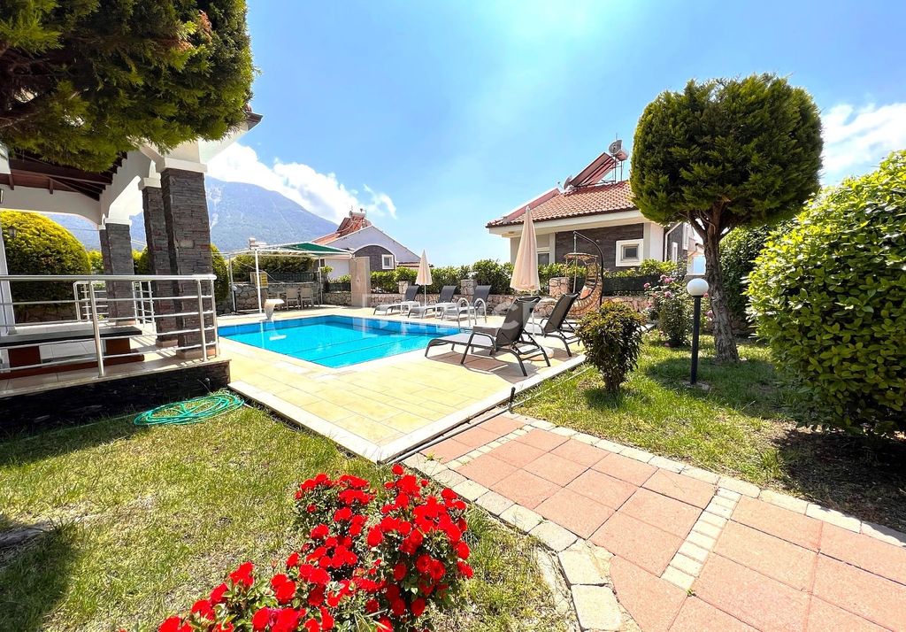 Property photo 2 of 21