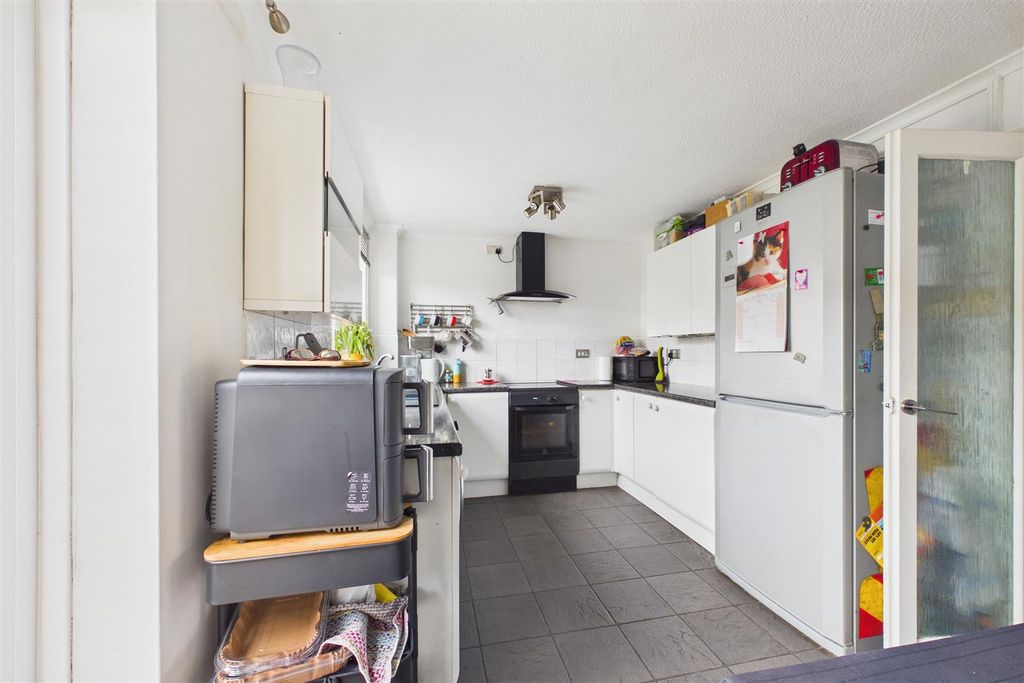 Property photo 3 of 14 Kitchen Diner