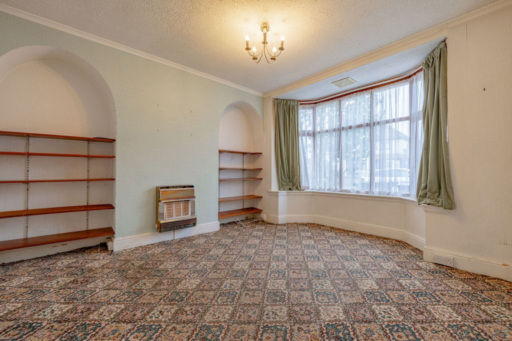 Property photo 3 of 24