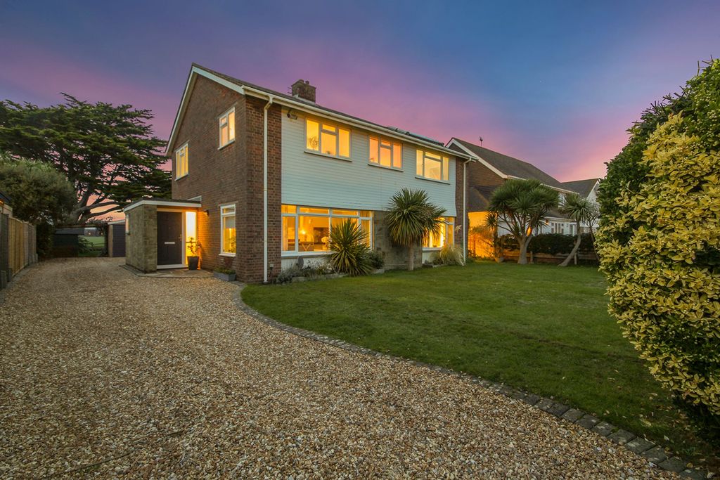 Property photo 1 of 19 Twilight