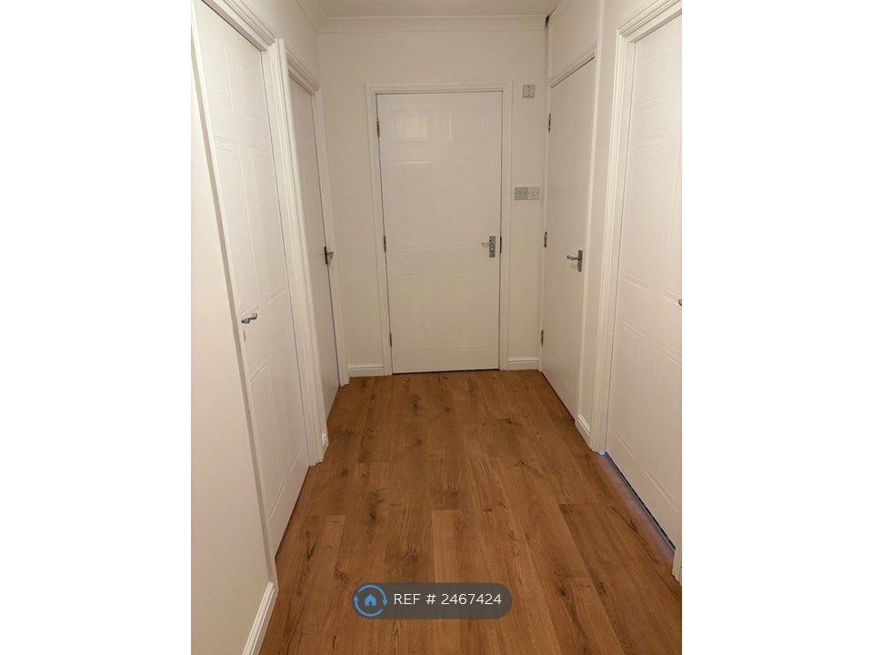 Property photo 3 of 14 Hall