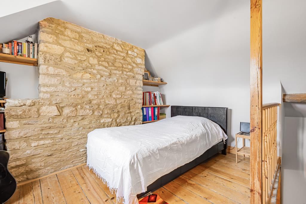 Property photo 3 of 10 Bedroom