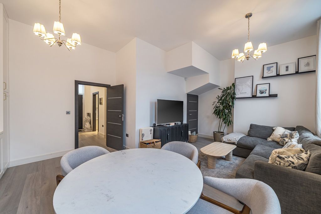 Property photo 1 of 26 Reception